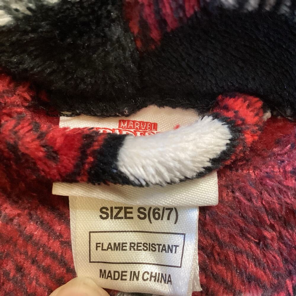 Marvel Spider-Man Plush Robe - Picture 3 of 6